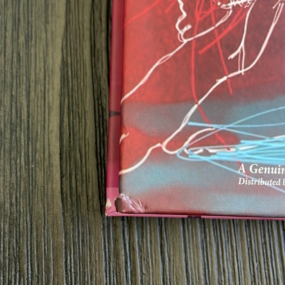 The Life of a Wannabe Mogul by Bella Thorne volume one (hardcover) - Picture 4 of 9